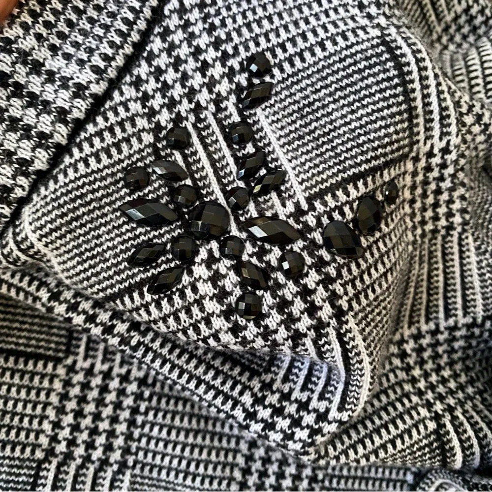 🔘 BETTY BARCLAY BLACK WHITE HOUNDSTOOTH PLAID KNIT SWEATER!